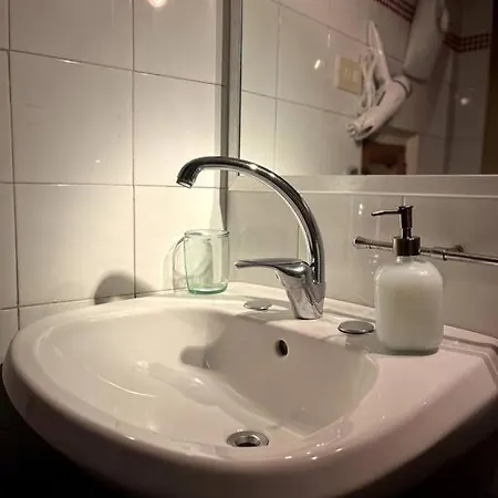 Trastevere Small Flat Casabenedetta 아파트 *